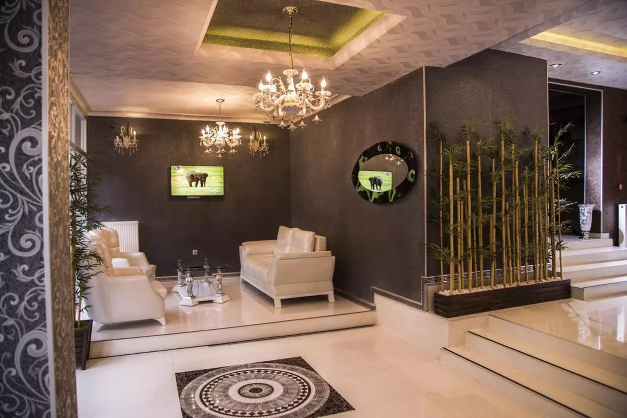 REGENCY_SHABAVIZ (15).jpg